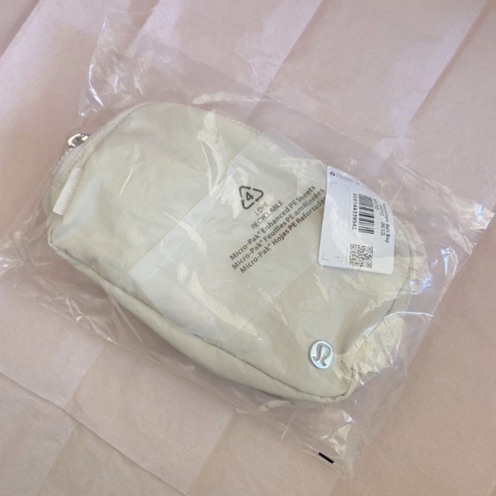 NWT 🍋 White Opal Lululemon Everywhere Belt Bag